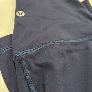 Lululemon Navy Athletic Leggings Sz 6 like new